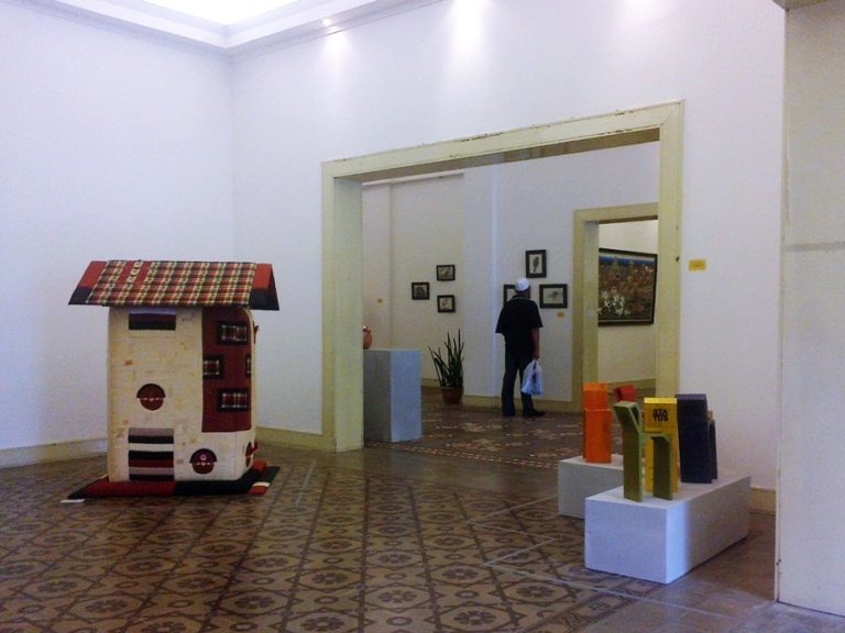Pameran seni rupa di galeri Balai Soedjatmoko Solo bertajuk “Searching of Memory“, pameran ini dibuka hingga Sabtu (14/06) mendatang.