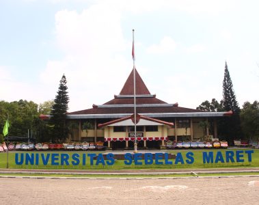 Gedung Rektorat dr. Prakosa Universitas Sebelas Maret. LPM Kentingan/Ilham Nur Arifin