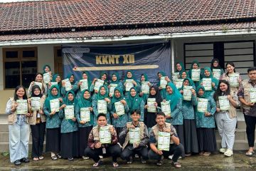 Kegiatan sosialisasi pembuatan sabun cuci piring ramah lingkungan dari Eco-Enzyme bagi Ibu-Ibu Pemberdayaan Kesejahteraan Keluarga (PKK) Wijaya Kusuma pada Jumat (23/03/2026) di Desa Cepogo, Boyolali, Jawa Tengah. Foto: Kanaya Dinar Rizki Liviandira