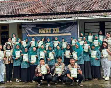 Kegiatan sosialisasi pembuatan sabun cuci piring ramah lingkungan dari Eco-Enzyme bagi Ibu-Ibu Pemberdayaan Kesejahteraan Keluarga (PKK) Wijaya Kusuma pada Jumat (23/03/2026) di Desa Cepogo, Boyolali, Jawa Tengah. Foto: Kanaya Dinar Rizki Liviandira