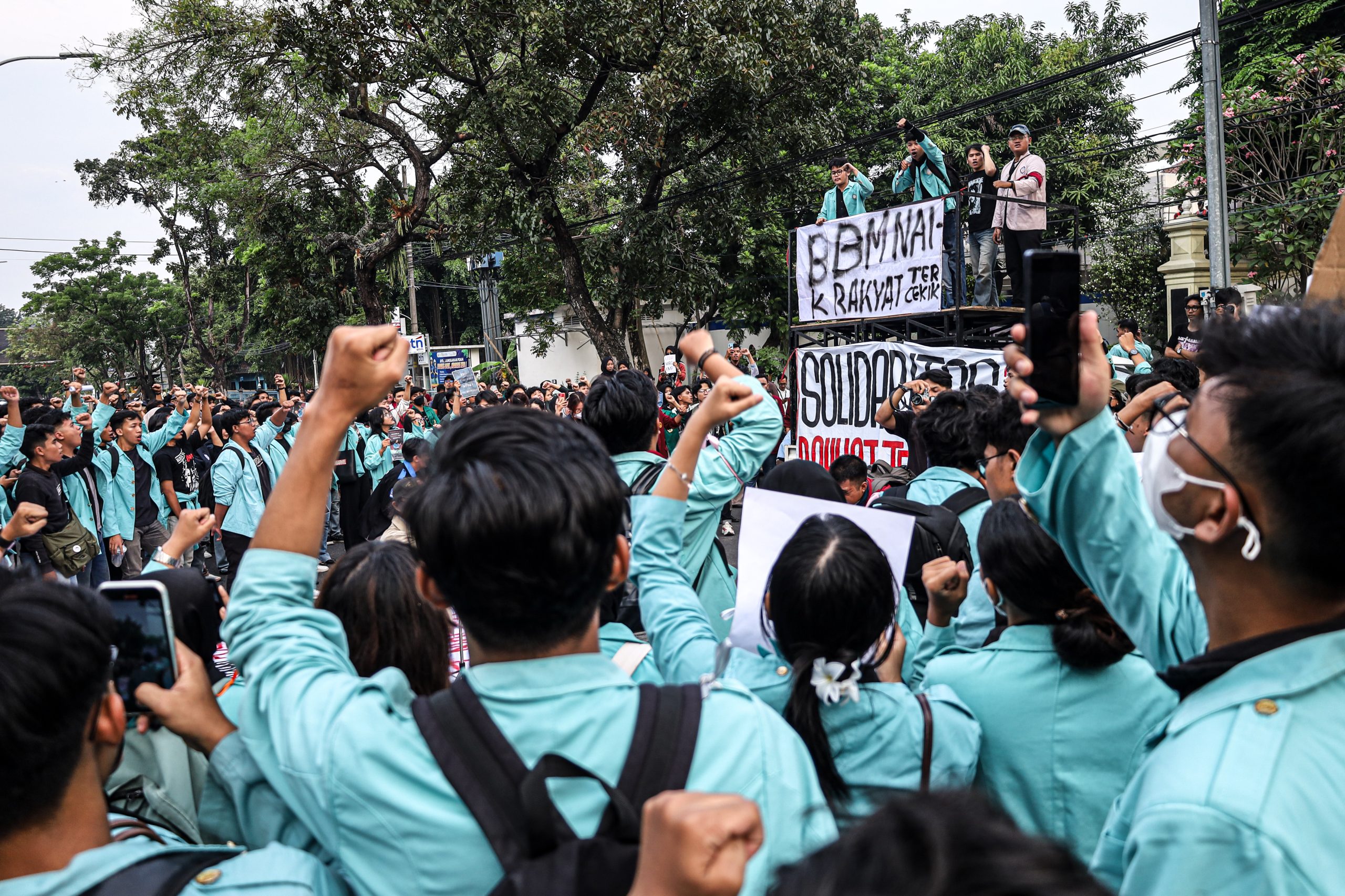 Suasana aksi bertajuk “Hitung Mundur Reformasi Jilid II” yang digelar di Gedung DPRD Kota Solo, Jum’at (12/06/2026). Muhammad Faiz Zaydan/LPM Kentingan